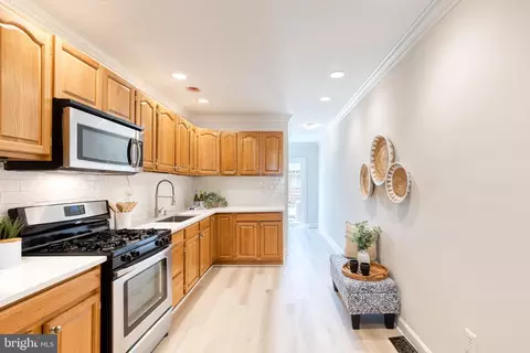 Entry Way - 1806 Light St, Baltimore, MD 21230 photo 9 of 15