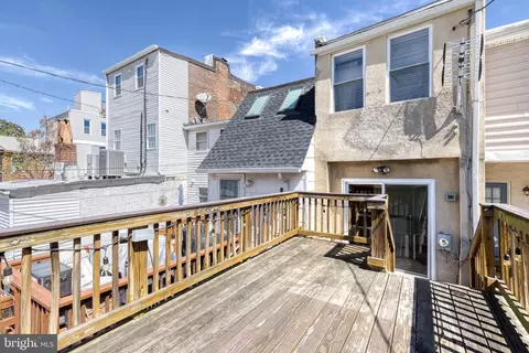 Exterior - 1806 Light St, Baltimore, MD 21230 photo 2 of 4