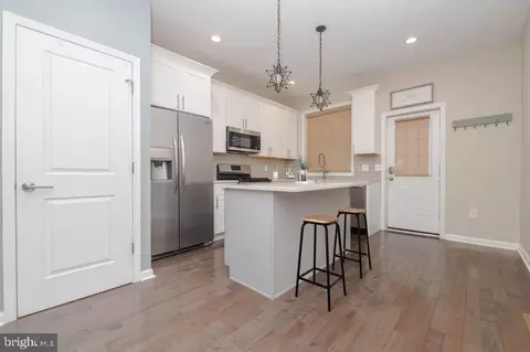 Entry Way - 3827 Hudson St, Baltimore, MD 21224 photo 4 of 8