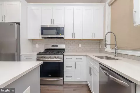 Entry Way - 3827 Hudson St, Baltimore, MD 21224 photo 5 of 8