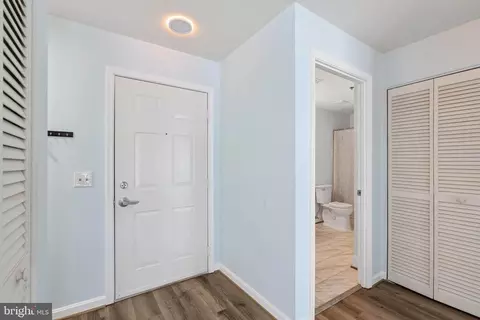 Entry Way - 2702 Lighthouse Pt E #629, Baltimore, MD 21224 photo 2 of 2