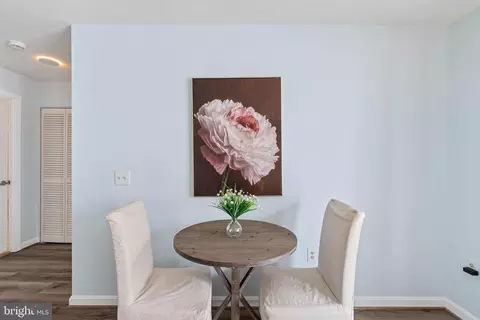 Dining - 2702 Lighthouse Pt E #629, Baltimore, MD 21224 photo 1 of 1