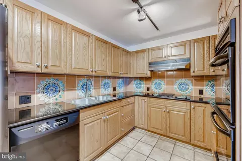 Kitchen - 10 E Lee St #2608, Baltimore, MD 21202 photo 2 of 5