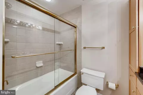 Bath - 10 E Lee St #2608, Baltimore, MD 21202 photo 3 of 4