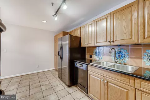 Kitchen - 10 E Lee St #2608, Baltimore, MD 21202 photo 4 of 5