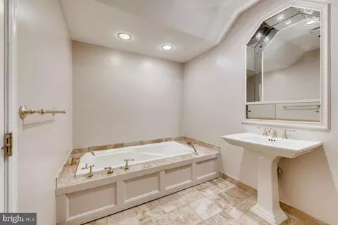 Bath - 10 E Lee St #2608, Baltimore, MD 21202 photo 1 of 4