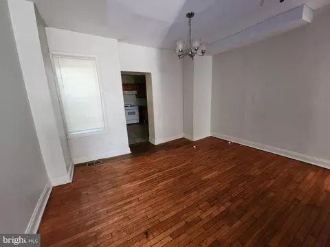 Living - 1310 W Pratt St, Baltimore, MD 21223 photo 3 of 6