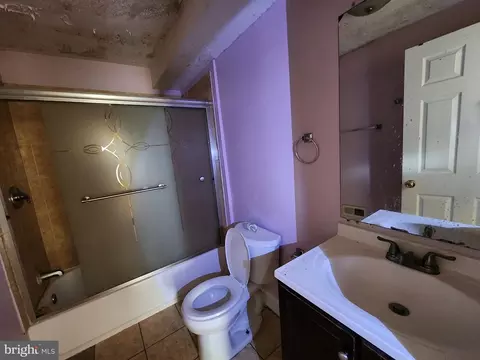 Bath - 1310 W Pratt St, Baltimore, MD 21223 photo 4 of 4