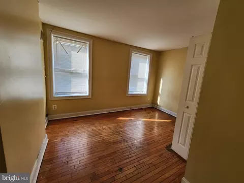 Living - 1310 W Pratt St, Baltimore, MD 21223 photo 5 of 6