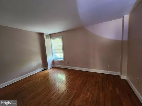 Living - 1310 W Pratt St, Baltimore, MD 21223 photo 6 of 6