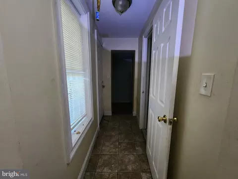 Entry Way - 1310 W Pratt St, Baltimore, MD 21223 photo 2 of 4