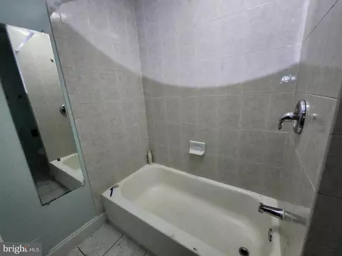 Bath - 1310 W Pratt St, Baltimore, MD 21223 photo 2 of 4