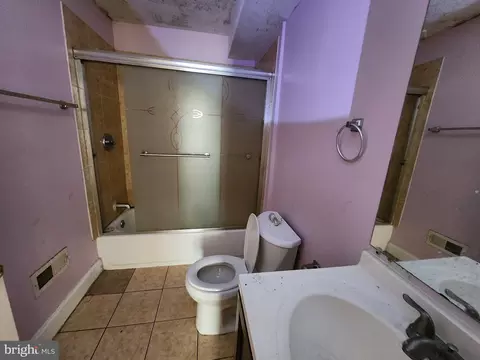 Bath - 1310 W Pratt St, Baltimore, MD 21223 photo 3 of 4