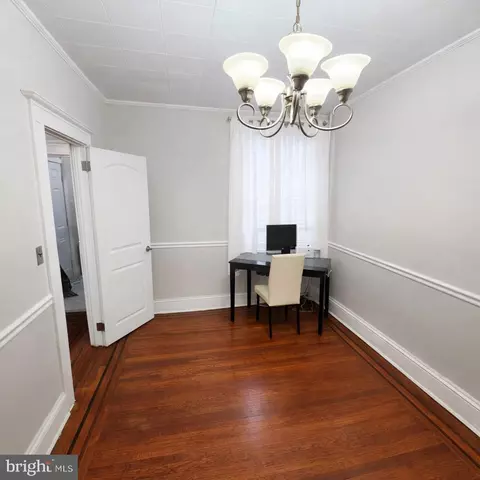 Entry Way - 658 Dumbarton Ave, Baltimore, MD 21218 photo 2 of 5