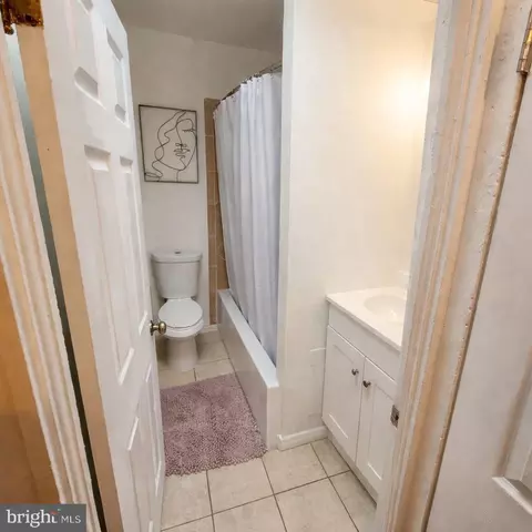 Entry Way - 658 Dumbarton Ave, Baltimore, MD 21218 photo 5 of 5