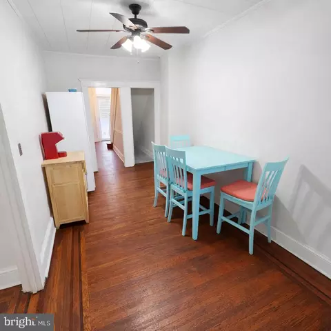Entry Way - 658 Dumbarton Ave, Baltimore, MD 21218 photo 3 of 5