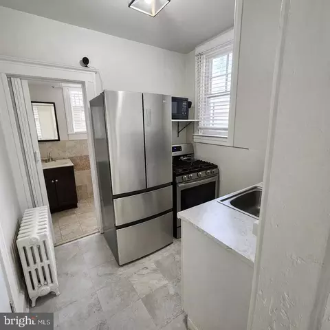 Kitchen - 658 Dumbarton Ave, Baltimore, MD 21218 photo 1 of 2