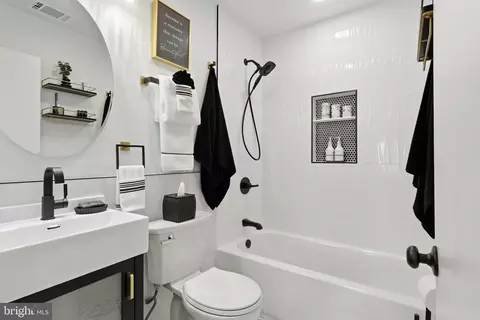 Bath - 6231 Marlora Rd, Baltimore, MD 21239 photo 3 of 3