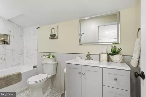 Bath - 6231 Marlora Rd, Baltimore, MD 21239 photo 1 of 3