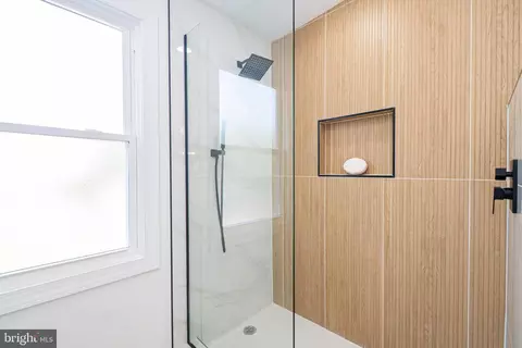 Bath - 2612 Cecil Ave, Baltimore, MD 21218 photo 2 of 3