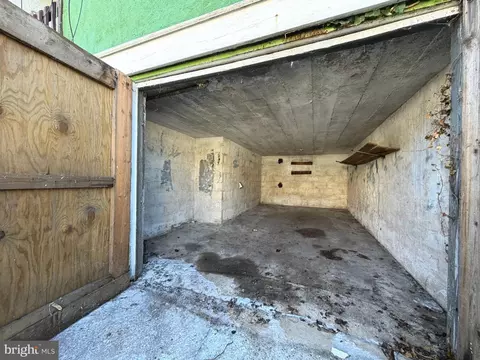 Exterior - 641 N Augusta Ave, Baltimore, MD 21229 photo 5 of 7