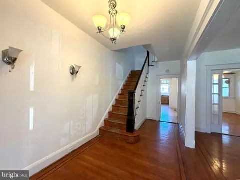 Entry Way - 641 N Augusta Ave, Baltimore, MD 21229 photo 2 of 8