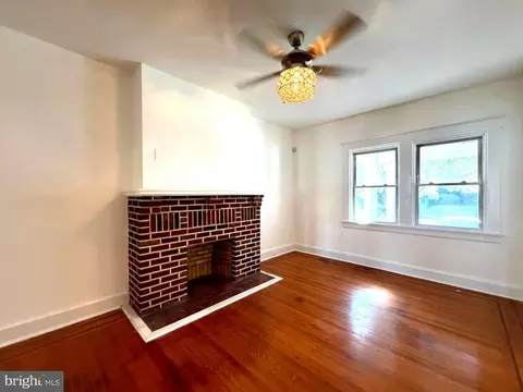 Living - 641 N Augusta Ave, Baltimore, MD 21229 photo 4 of 9