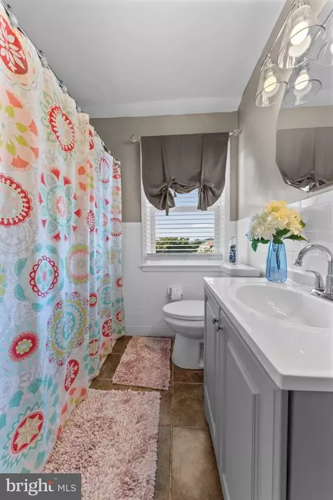 Bath - 1130 Cedarcroft Rd, Baltimore, MD 21239 photo 2 of 3