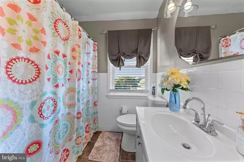 Bath - 1130 Cedarcroft Rd, Baltimore, MD 21239 photo 1 of 3