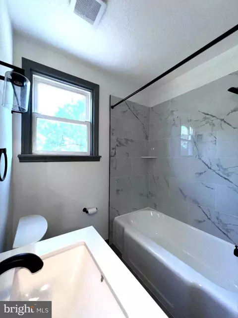 Bath - 2802 W Garrison Ave W, Baltimore, MD 21215 photo 1 of 2