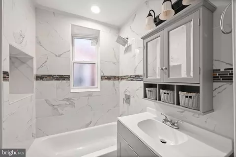 Bath - Undisclosed, Baltimore, MD 21223 photo 2 of 3