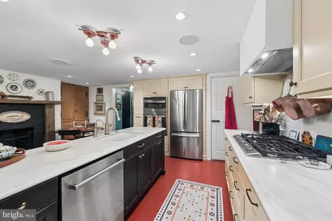 Kitchen - 12 W Hamilton St, Baltimore, MD 21201 photo 3 of 4