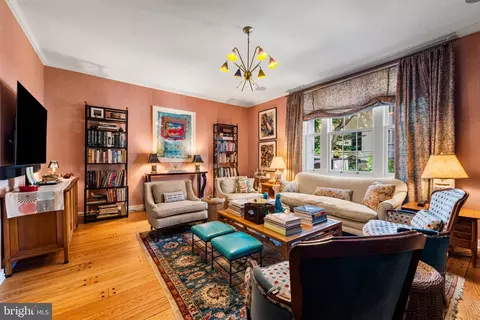 Living - 12 W Hamilton St, Baltimore, MD 21201 photo 5 of 6