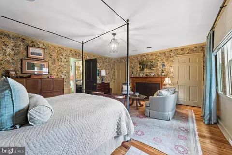 Bedroom - 12 W Hamilton St, Baltimore, MD 21201 photo 3 of 5
