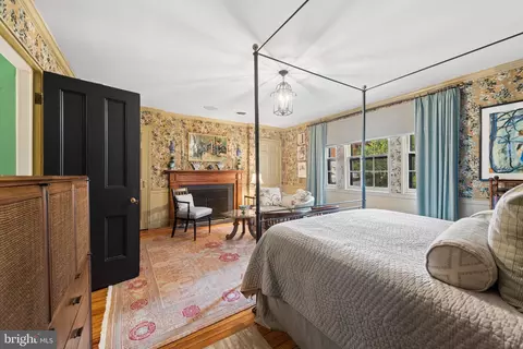 Bedroom - 12 W Hamilton St, Baltimore, MD 21201 photo 2 of 5