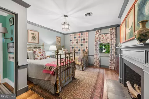 Bedroom - 12 W Hamilton St, Baltimore, MD 21201 photo 4 of 5