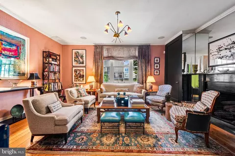 Living - 12 W Hamilton St, Baltimore, MD 21201 photo 4 of 6