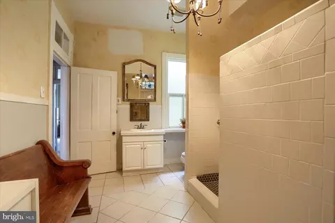 Bath - 1505 Park Ave, Baltimore, MD 21217 photo 5 of 7