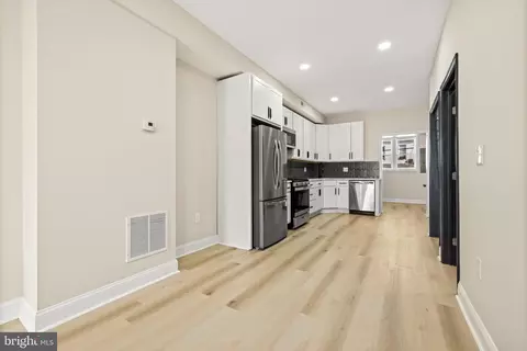 Entry Way - 3232 E Lombard St E, Baltimore, MD 21224 photo 4 of 14