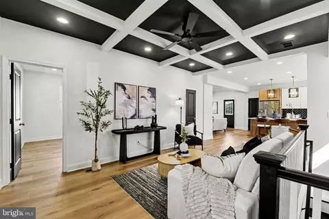 Entry Way - 3606 Fairview Ave, Baltimore, MD 21216 photo 2 of 3