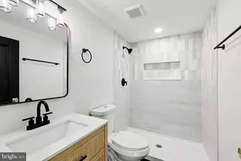 Bath - 3606 Fairview Ave, Baltimore, MD 21216 photo 5 of 5