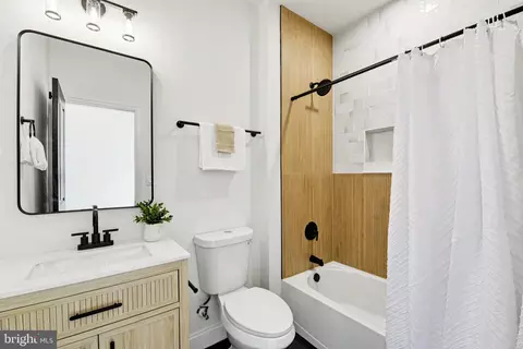 Bath - 3606 Fairview Ave, Baltimore, MD 21216 photo 4 of 5