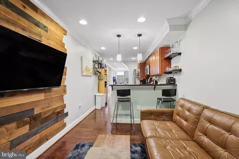 Entry Way - 2105 E Lamley St, Baltimore, MD 21231 photo 5 of 8