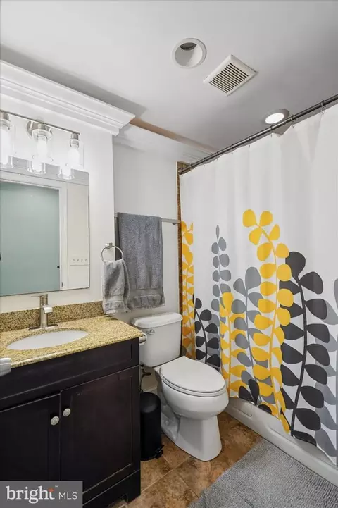 Bath - 2105 E Lamley St, Baltimore, MD 21231 photo 3 of 3
