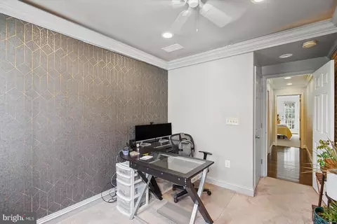 Entry Way - 2105 E Lamley St, Baltimore, MD 21231 photo 7 of 8