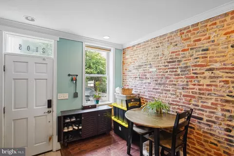Entry Way - 2105 E Lamley St, Baltimore, MD 21231 photo 3 of 8