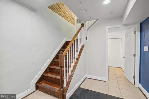 Entry Way - 2105 E Lamley St, Baltimore, MD 21231 photo 6 of 8