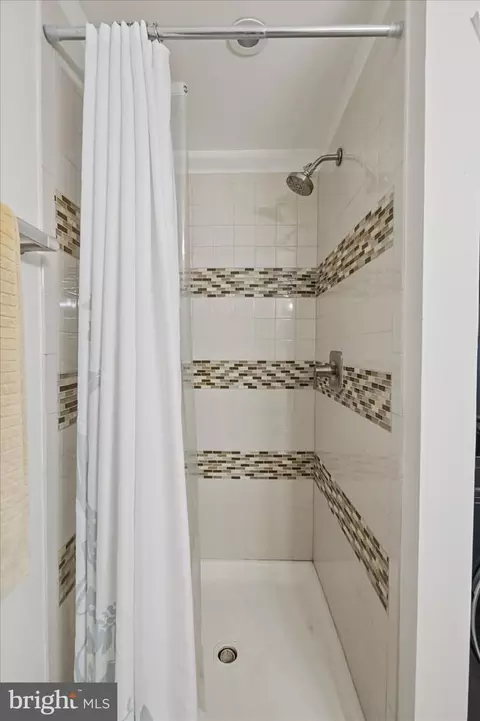 Bath - 2105 E Lamley St, Baltimore, MD 21231 photo 1 of 3
