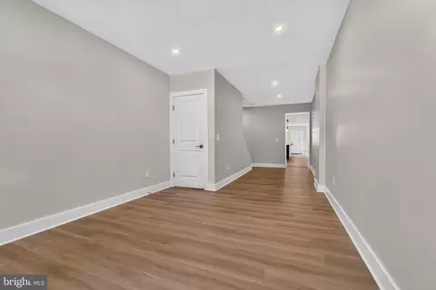 Entry Way - 909 Eastern Ave, Baltimore, MD 21202 photo 4 of 5
