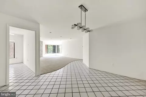 Living - 3041 Fallstaff Rd #505D, Baltimore, MD 21209 photo 1 of 6